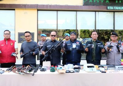 Kampung Narkoba Digerebek, Polisi Amankan Sajam, Air Softgun, Drone, CCTV dan Mesin Penghitung Uang