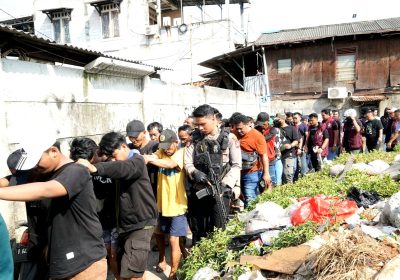 Kampung Boncos Digerebek Polisi Amankan 42 pengguna dan 10 kilo Sabu