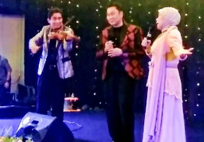 Dewi Yull Sukses Hipnotis Penonton di Konser Mini Golden Memories ke-9