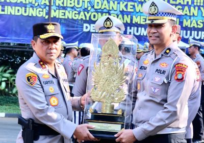 Raih Medali Karate Kapolri Cup 2024 Kapolda Metro Beri Penghargaan 14 Personel