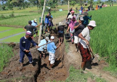 Antusiasme Tinggi Warga Program TMMD di Desa Loyok Lombok Timur