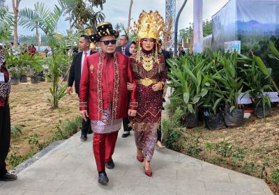 Istri Ketua DPD RI Dapat Hadiah dari Presiden Jokowi
