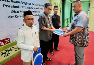Masjid dan Mushollah Peroleh Bangku Lipat dari Camat Cempaka Putih