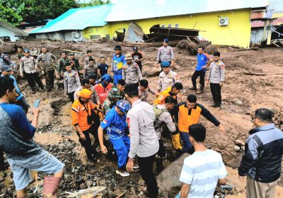 Ratusan Personel Polri Diterjunkan Bantu Bencana Tanah Longsor di Rua–Ternate