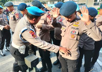 Ribuan Personel Gabungan Siaga Amankan Pendaftaran Cagub-Cawagub di KPUD DKI