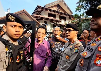 Andri Tedjadharma Sujud Syukur Satgas BLBI Gagal Sita Rumah Isterinya