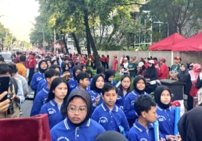 Ribuan Peserta Gerak Jalan Memadati Jalan Kemang V Kelurahan Bangka