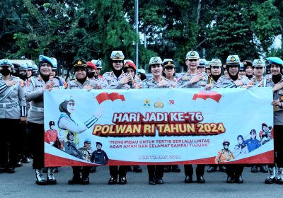 Polwan Mabes Polri Dan Polda Metro Gelar Aksi Simpatik Di HUT Ke-76
