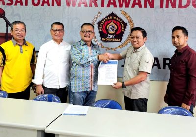 Ketua PWI Jakarta Serahkan SK Penunjukan Ketua Pokja Jakarta Barat