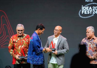 Ramon Armando Raih Penghargaan Kreatif Keberlanjutan dan Kreativitas Lingkungan di IDeaward 2024