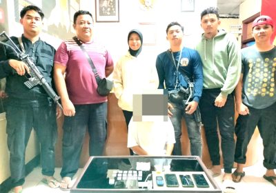 Asyik Jual Sabu-sabu Ibu Rumah Tangga Digerebek Polsek Sape