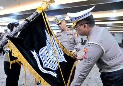 Kapolri Listyo Sigit Prabowo Teken Pataka Korps Lalu Lintas Polri Baru