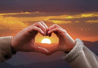 Apakah Cinta Pertama Itu Bisa  Menjadi Cinta Sejati || Oleh Endah Sayani