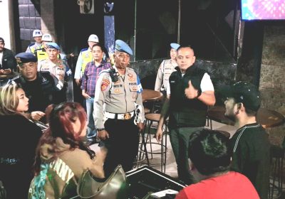 Gabungan Bidpropam Polda NTB dan POM TNI Razia Tempat Hiburan Malam