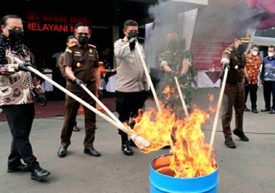 Kejari Jaktim Musnahkan Barang Bukti Sepanjang 2024