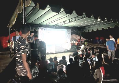 Korban Letusan Gunung Lewotobi Nobar Laga Indonesia Vs Jepang di Pengungsian