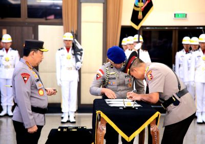 Dedi Prasetyo dan Chryshnanda Dwilaksana Sandang Pangkat Komisaris Jenderal Polisi