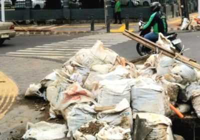 Proyek Galian di Jalan Senen Raya Membahayakan Pengguna Jalan dan Merusak Pemandangan