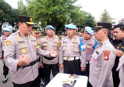 Cegah Penyalahgunaan Senjata Api, Wakapolda Metro Periksa Senjata Api Personel