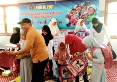 Pokja PWI Jakarta Selatan Bantu Anak Yatim di Masjid Jami Al-Ittihad Pesanggrahan