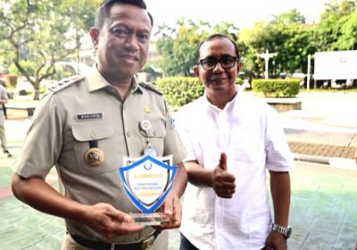 Wartawan Jakarta Selatan Berikan Penghargaan WJS Awards 2025 kepada Wali Kota Munjirin