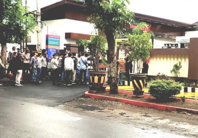 Kasus chroombook Dikbud Lotim Mencuat Aktifis Demo Kajari Selong