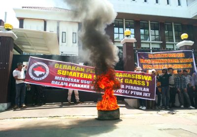 Ratusan Massa Tolak Gugatan PT SKB di PTUN Jakarta Timur