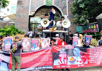 Gelar Aksi di Kejaksaan, Garmasi Minta Tahan Bupati Pasangkayu Korupsi 8 Miliar