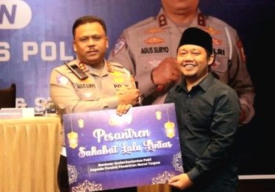 Korlantas Polri Sosialisasikan Disiplin Berlalu Lintas kepada Santri
