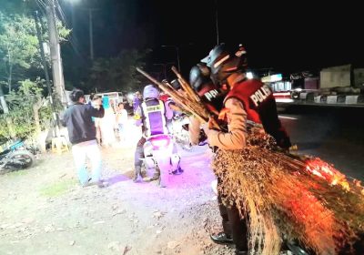Polsek Pusakanagara Subang Bubarkan Peminta-minta Gunakan Sapu di Pantura Karanganyar