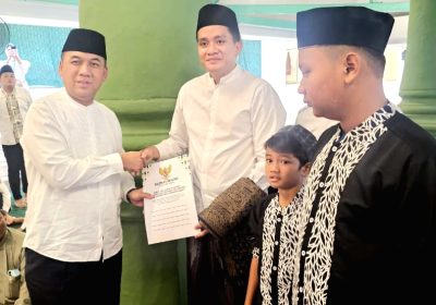 Wali Kota Jakbar Santuni Anak Yatim di Masjid Al-Mansur
