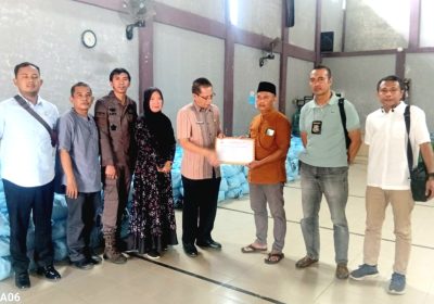 Wakil Bupati Lotim dan APH Kawal Pembagian Sembako di Kecamatan Labuhan Haji
