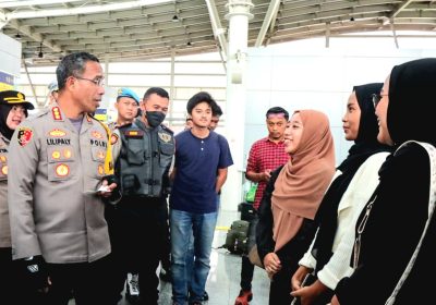 Kapolres Jaktim Cek Posyan Stasiun Jatinegara Pastikan Arus Mudik Lebaran 2025 Aman