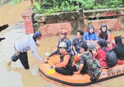 Banjir di Kompleks IKPN Bintaro Kecamatan Pesanggrahan Masih Satu Meter