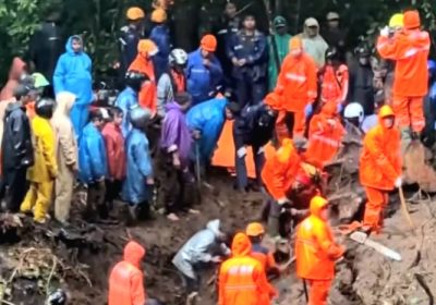 Longsor Pacet-Cangar Mojokerto Dua Mobil Tertimbun Kini Petugas Evakuasi
