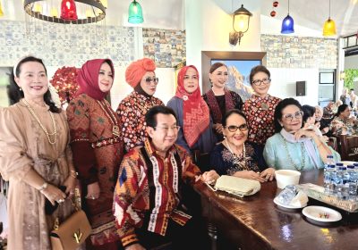 PWPSS Gelar Halal Bihalal dan Arisan di Sentul Artis Senior dan Tokoh Wanita Palembang Hadir