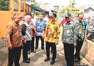 Asisten Ekbang Kota Jaktim Datangi Lokasi Banjir di RW07 Jatinegara