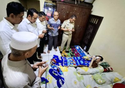 Wali Kota Jaksel Serahkan Bantuan Warga Penderita Kanker
