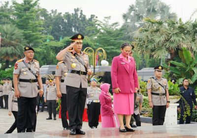 Tradisi Hari Bhayangkara, Kapolri Ziarah ke Taman Makam Pahlawan dan ke Makam Hoegeng
