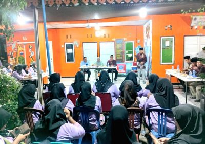 Warga RW07 Gelar Purnabakti Sekretaris Kelurahan Jatinegara