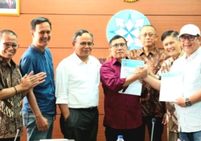 Sepakat Tandatangani SK Susunan Panitia Bersama Kongres Persatuan PWI, Zulmansyah dan Hendry Akur