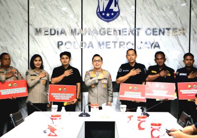 Berprestasi, Tujuh Personel Bidhumas PMJ Terima Penghargaan