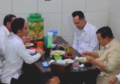 Usai Berkunjung ke Rumah Jokowi, Prabowo, Gibran dan Jokowi Mampir di Warung Bakmi