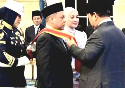Pengusaha Kaya Raya Haji Isam dari Kalimantan Selatan Menerima Bintang Mahaputera Utama dari Presiden Prabowo