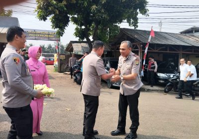 Sertijab Kapolsek Palmerah dari Kompol Eko Adi Setiawan Kepada Kompol Gomos Simamora