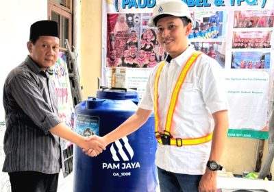 PAM Jaya Salurkan Bantuan Toren untuk Kebutuhan Sosial