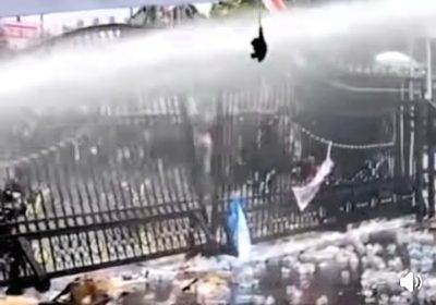 Demo Makin Meluas di Kabupaten Pati Massa Merusak Pagar Pendopo Bupati, Dua Orang Meninggal