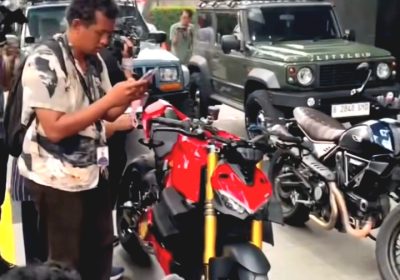 OTT KPK Wamenaker Sejumlah Barang Bukti Disita dari Mobil Mewah dan Moge