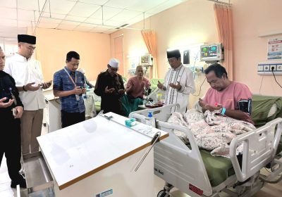 Menag Jenguk Korban Robohnya Majelis Taklim Ashobiyyah di Bogor dan Salurkan Bantuan Rp150 Juta