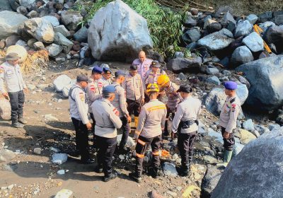 Ditpolsatwa Baharkam Polri Diterjunkan Bantu Pencarian Korban Bencana Alam di NTT